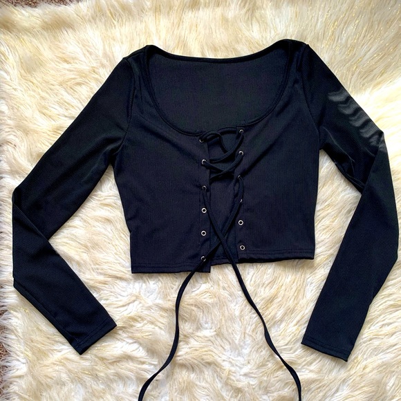 Tie Front crop top - Picture 1 of 6